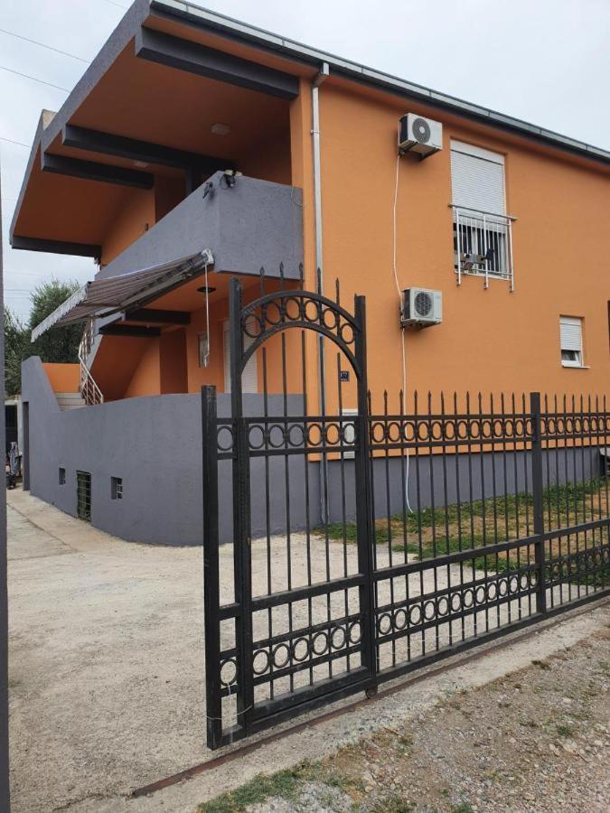 Apartmen Kuca Za Odmor I Familiju Bar Zewnętrze zdjęcie